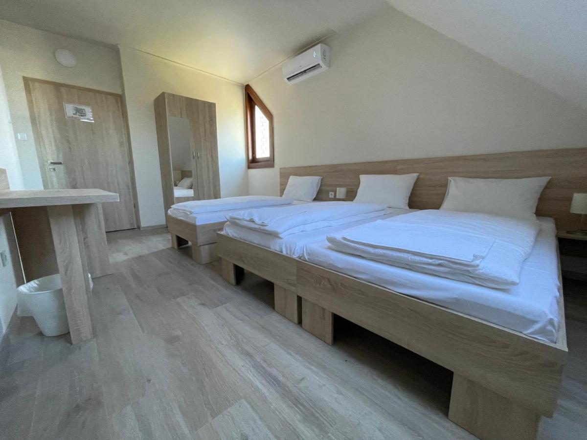 Szolofuert Fogado Bed & Breakfast Kecskemet Bagian luar foto